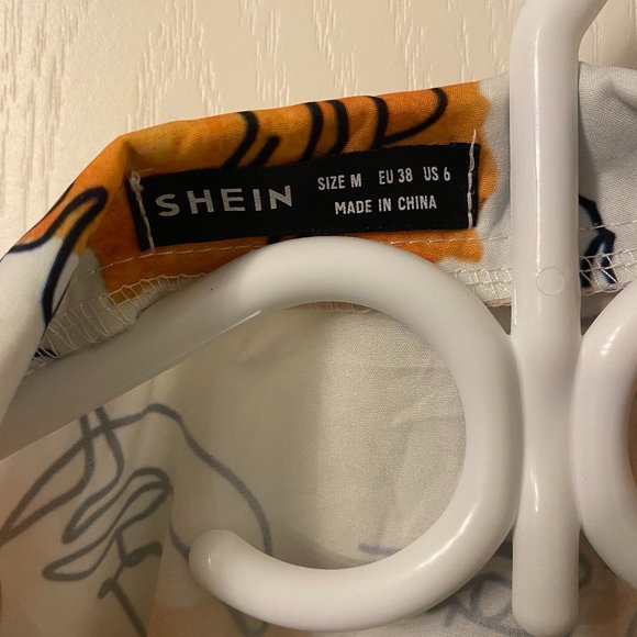 Abstract Pattern Button Up Crop Blouse - Picture 3 of 3